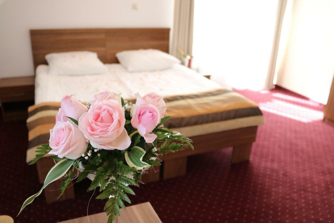 Hotel Dyminy Kielce Esterno foto