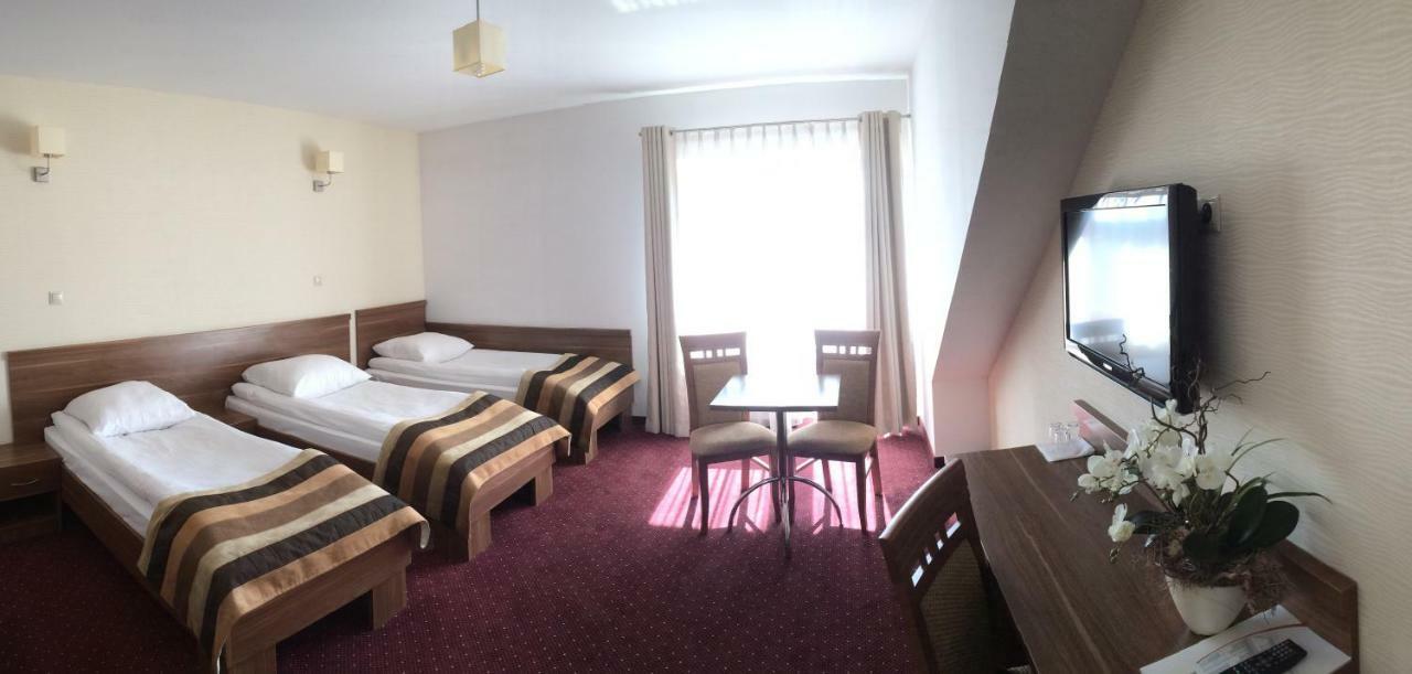 Hotel Dyminy Kielce Esterno foto